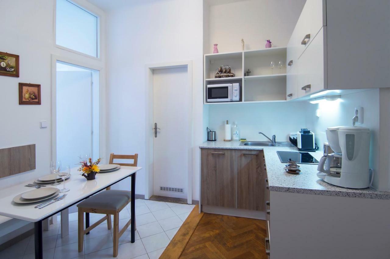 Modern Apartment Navrátilova II Prága Kültér fotó